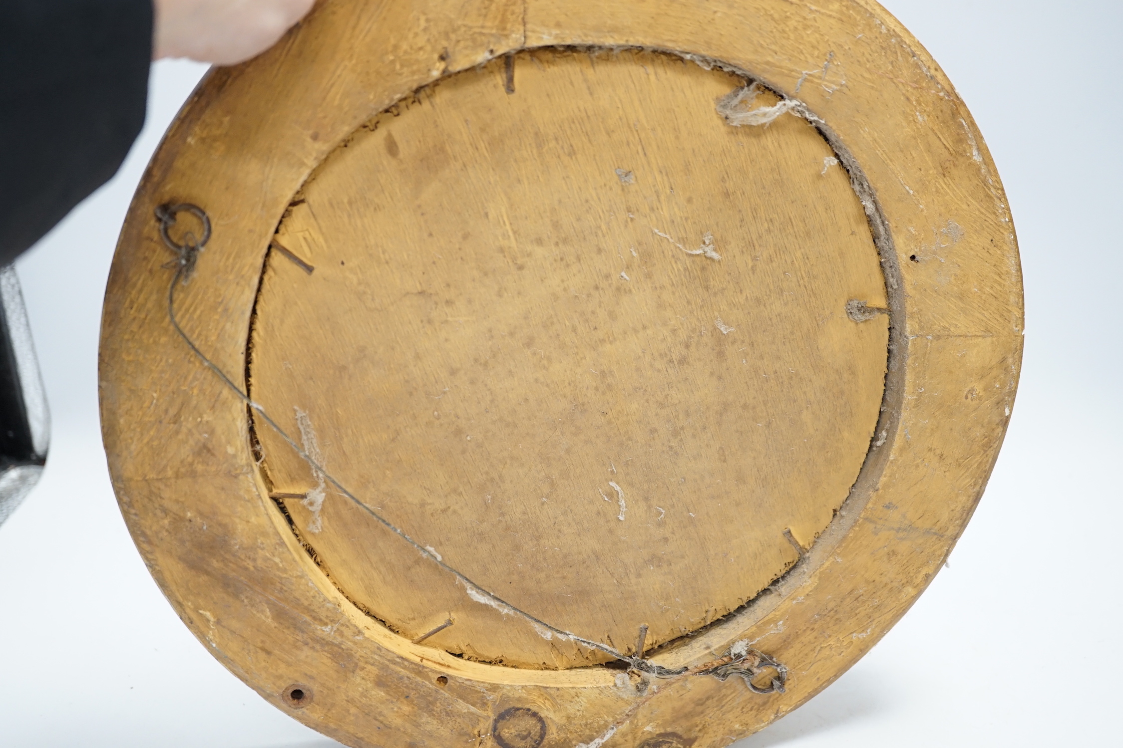 A small Regency style convex wall mirror, 31.5cm diameter